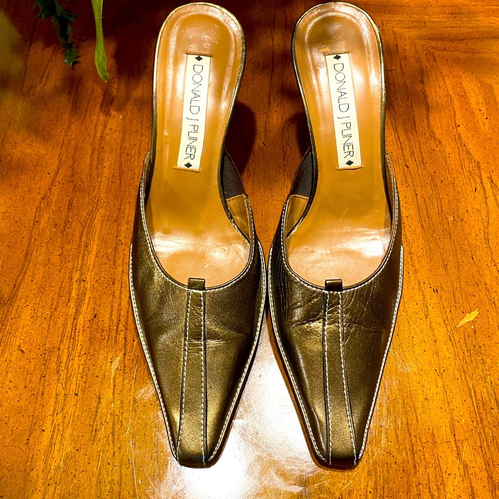 DONALD J PLINER Bronze Leather Mules, Semi Pointed Toe